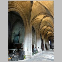 Collégiale Notre-Dame de Poissy, photo Pierre Poschadel, Wikipedia, Bas-côté nord, vue vers l'est.jpg